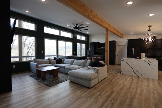 178 Mullican Dr, Smithville, TN 37166