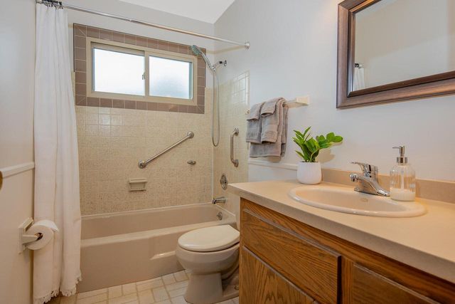 1432 Breeze TERRACE, Racine, WI 53406