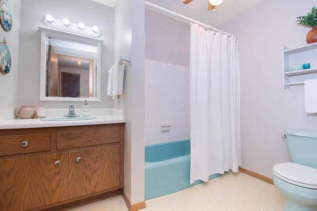 1432 Breeze TERRACE, Racine, WI 53406
