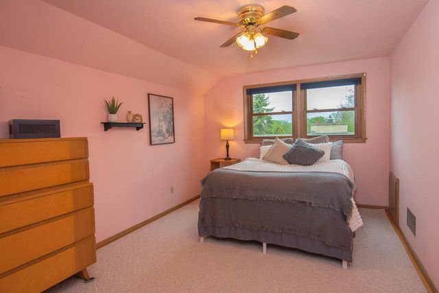 1432 Breeze TERRACE, Racine, WI 53406