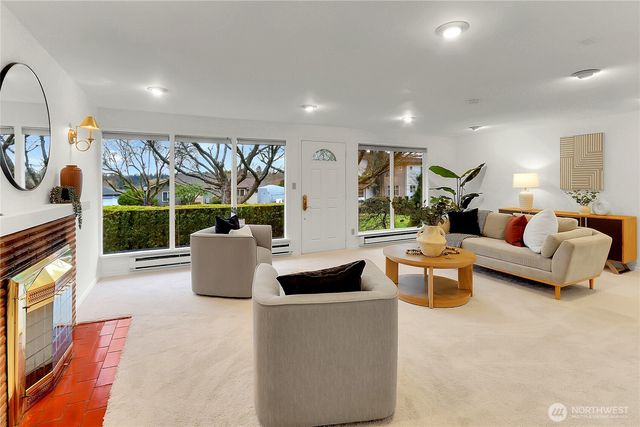 13544 37th Ave NE, Seattle, WA 98125