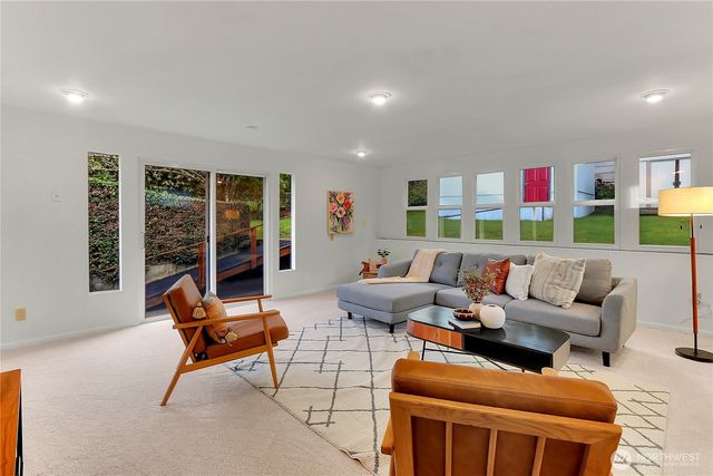 13544 37th Ave NE, Seattle, WA 98125