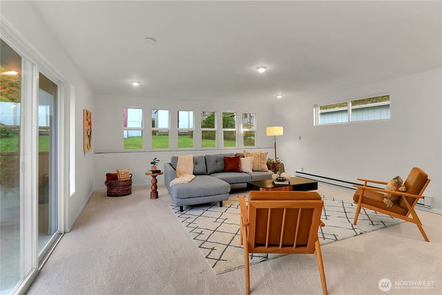 13544 37th Ave NE, Seattle, WA 98125