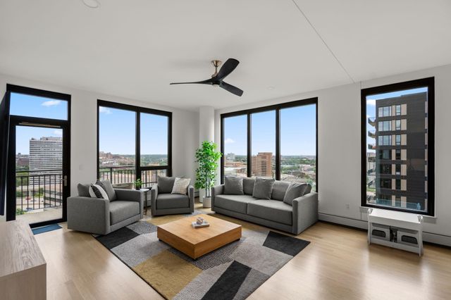 1240 2nd Street S 1419, Minneapolis, MN 55415