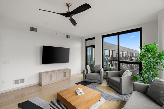 1240 2nd Street S 1419, Minneapolis, MN 55415