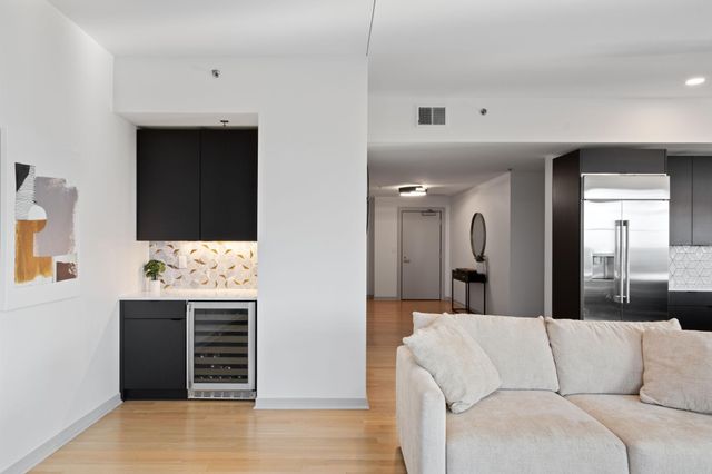 1240 2nd Street S 1419, Minneapolis, MN 55415