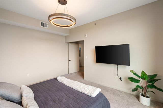 1240 2nd Street S 1419, Minneapolis, MN 55415