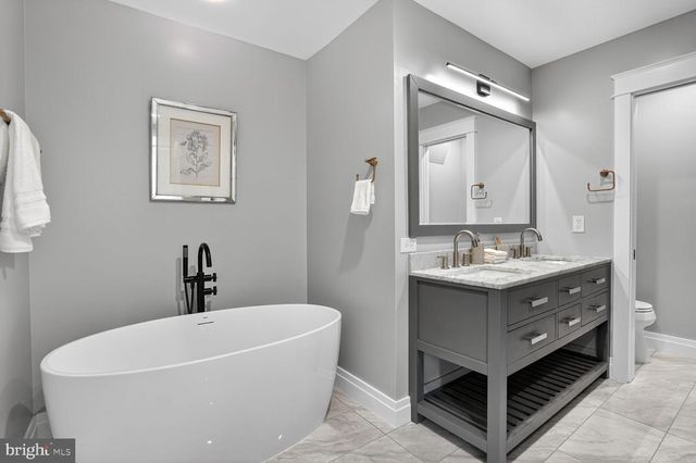 4122 FERRY LANDING RD, Alexandria, VA 22309