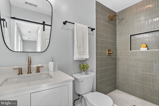 4122 FERRY LANDING RD, Alexandria, VA 22309