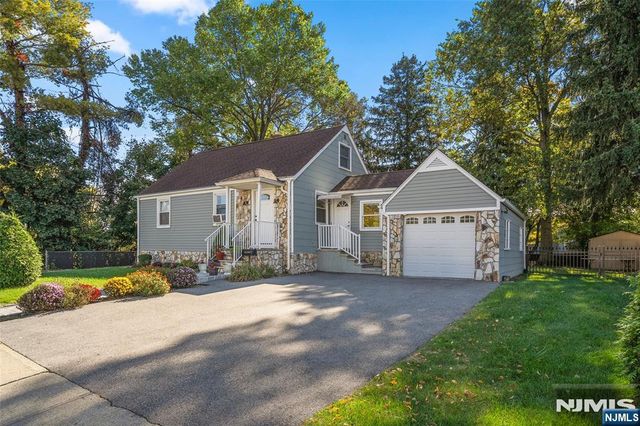 98 Jackson Avenue, Pequannock Township, NJ 07444