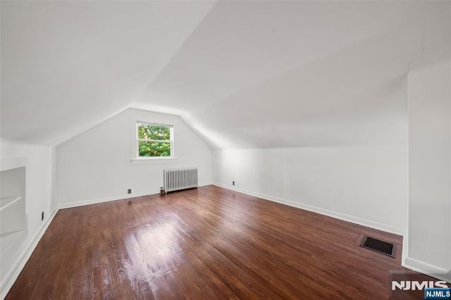 98 Jackson Avenue, Pequannock Township, NJ 07444