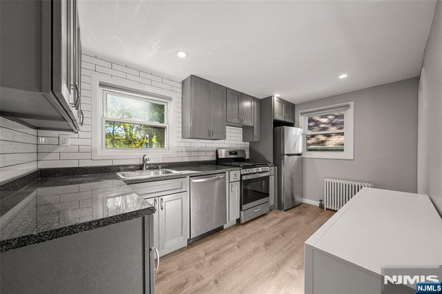 98 Jackson Avenue, Pequannock Township, NJ 07444
