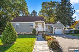 98 Jackson Avenue, Pequannock Township, NJ 07444
