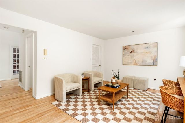 22 Boxwood Drive, South Brunswick, NJ 08540