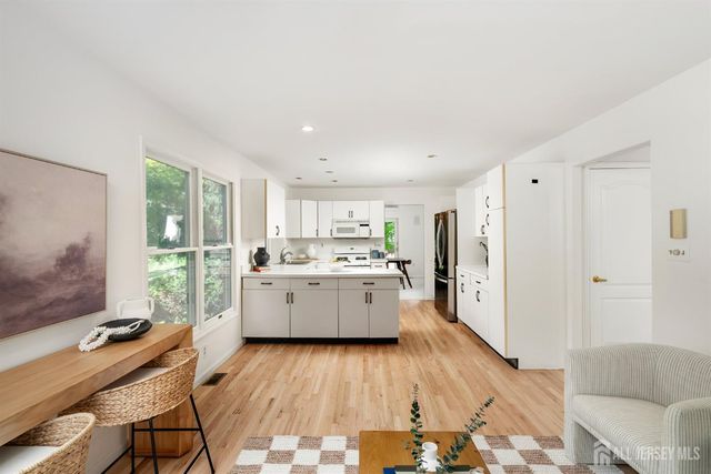 22 Boxwood Drive, South Brunswick, NJ 08540