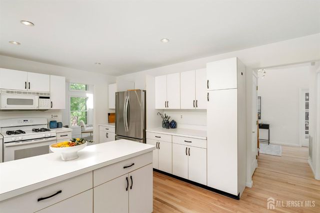 22 Boxwood Drive, South Brunswick, NJ 08540