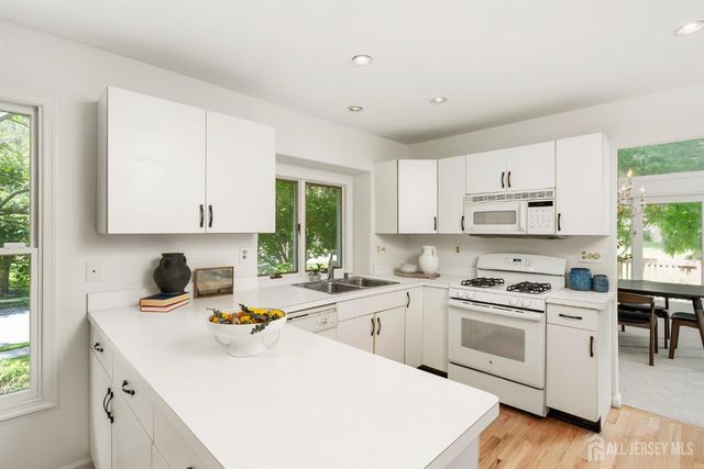 22 Boxwood Drive, South Brunswick, NJ 08540