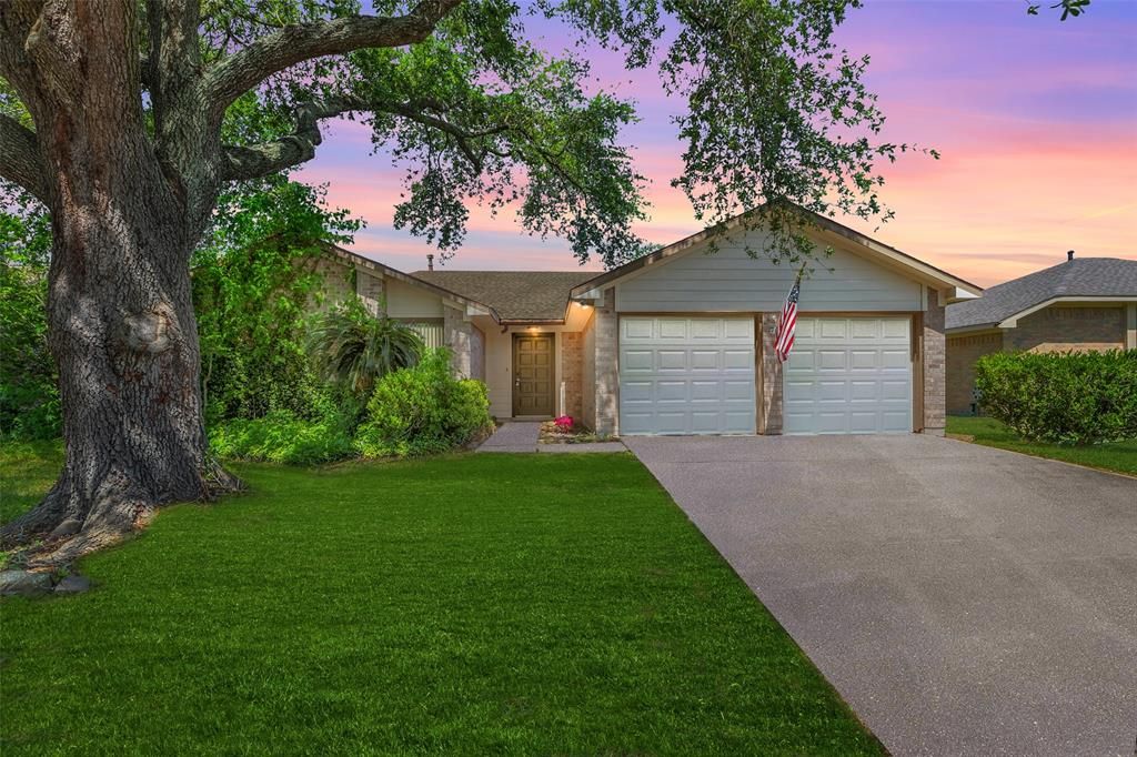 331 Capehill Drive, Webster, TX 77598