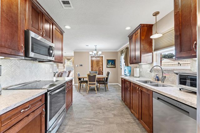 2525 32nd Avenue N, Texas City, TX 77590