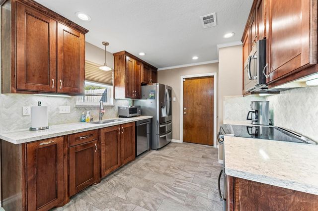 2525 32nd Avenue N, Texas City, TX 77590