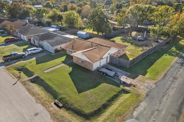 2525 32nd Avenue N, Texas City, TX 77590