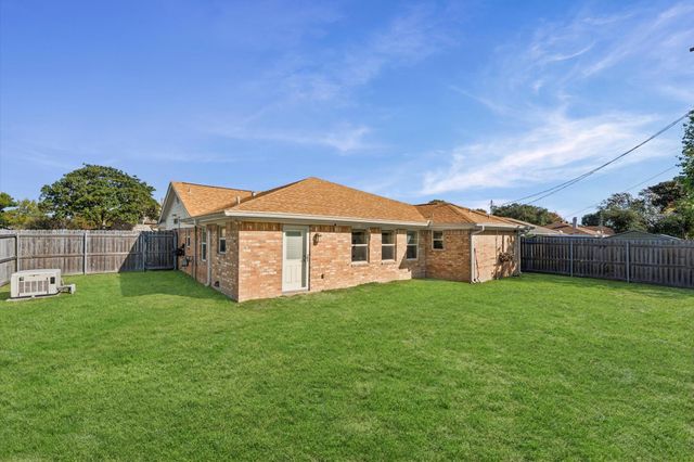 2525 32nd Avenue N, Texas City, TX 77590