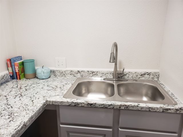 4256 Standish Road B, Fort Worth, TX 76133