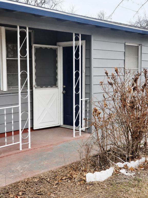4256 Standish Road B, Fort Worth, TX 76133