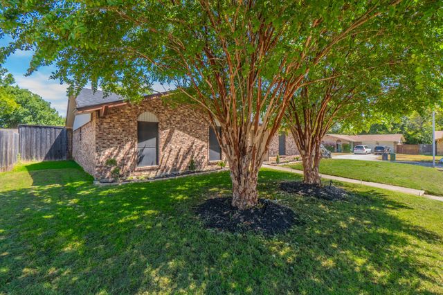 1011 Whippoorwill Court, Arlington, TX 76014