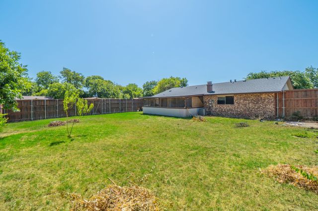 1011 Whippoorwill Court, Arlington, TX 76014