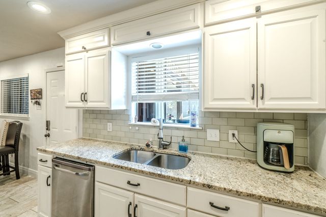 1011 Whippoorwill Court, Arlington, TX 76014