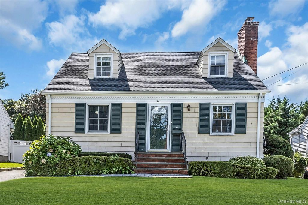 26 Ridge Drive, Manhasset, NY 11030 — exterior