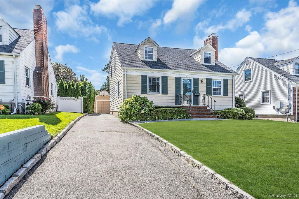 26 Ridge Drive, Manhasset, NY 11030 — photo 2
