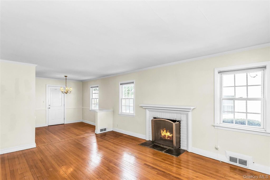 26 Ridge Drive, Manhasset, NY 11030 — photo 4
