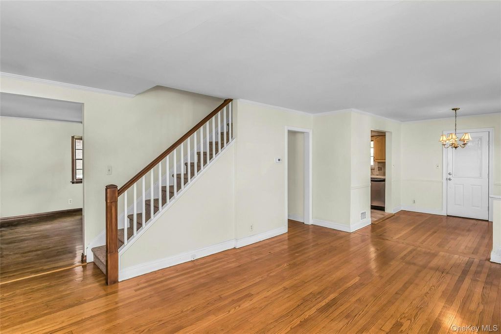 26 Ridge Drive, Manhasset, NY 11030 — photo 5