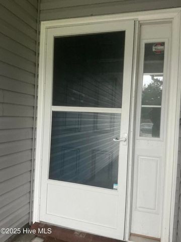4015 W T Whitehead Drive, Jacksonville, NC 28546