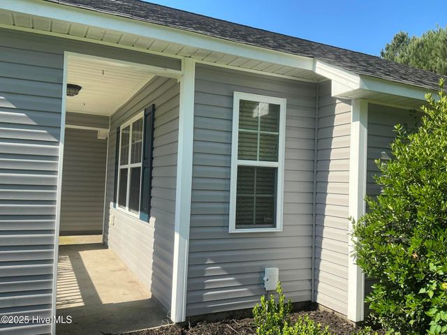 4015 W T Whitehead Drive, Jacksonville, NC 28546