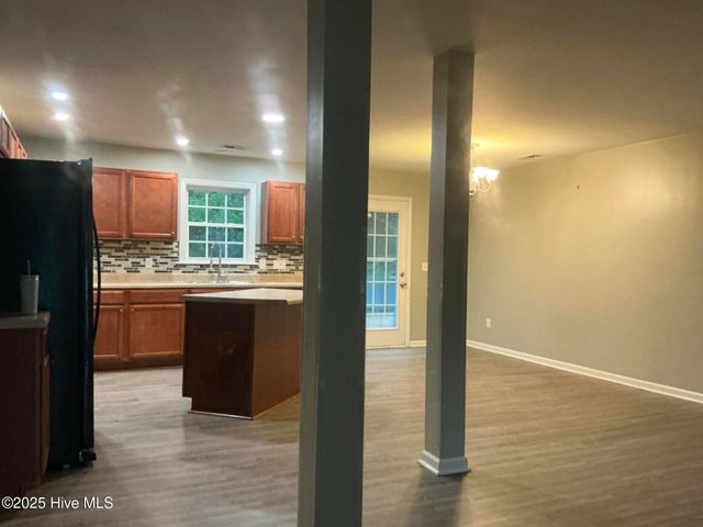 4015 W T Whitehead Drive, Jacksonville, NC 28546