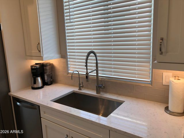 2008 E PARK VIEW Lane, Phoenix, AZ 85024