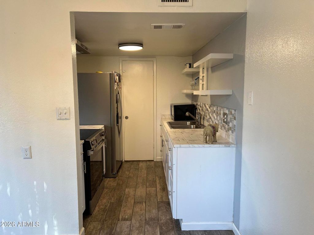 4241 N 68TH Drive, Phoenix, AZ 85033 — photo 5