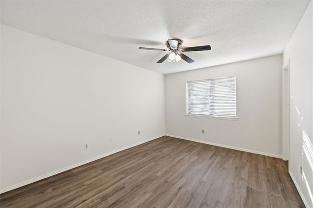 104 Mesa Drive, Glenn Heights, TX 75154