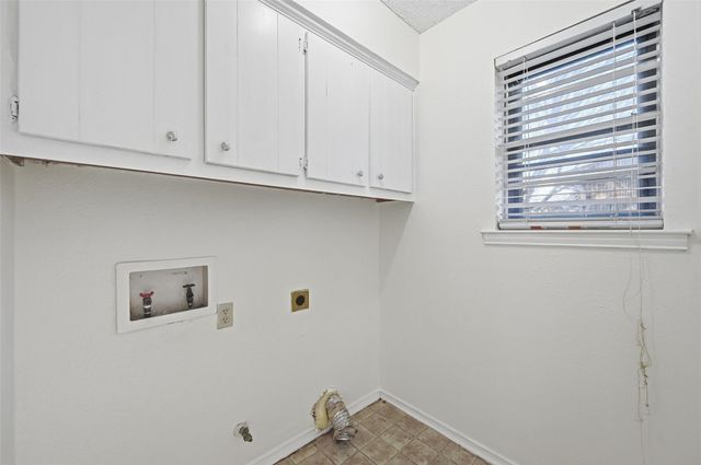 104 Mesa Drive, Glenn Heights, TX 75154