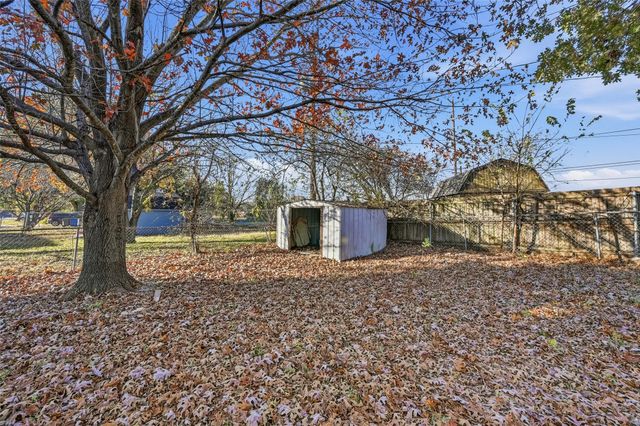 104 Mesa Drive, Glenn Heights, TX 75154