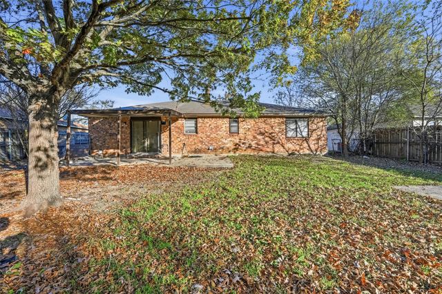 104 Mesa Drive, Glenn Heights, TX 75154