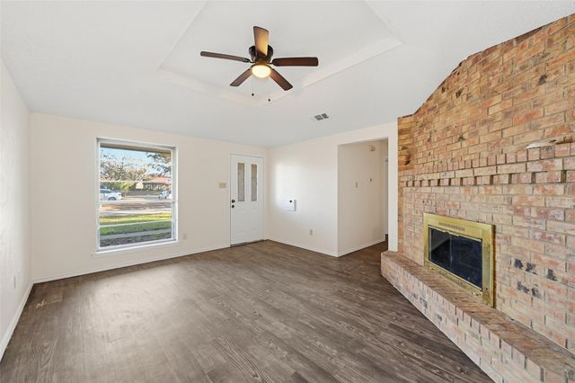 104 Mesa Drive, Glenn Heights, TX 75154