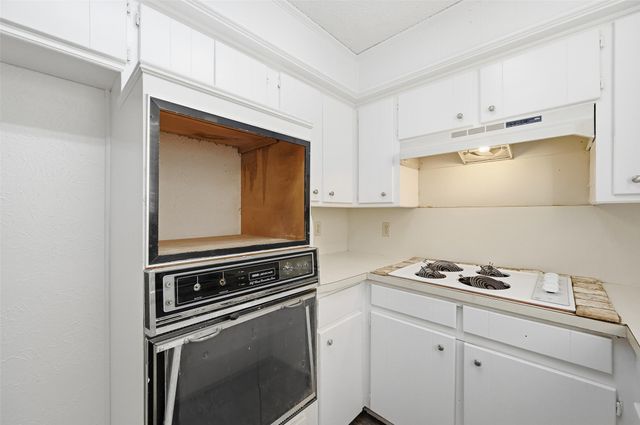 104 Mesa Drive, Glenn Heights, TX 75154