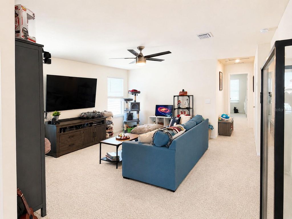 Image 11 of property listing at 1959 SUMMER SERENITY DRIVE, Kissimmee, FL 34744