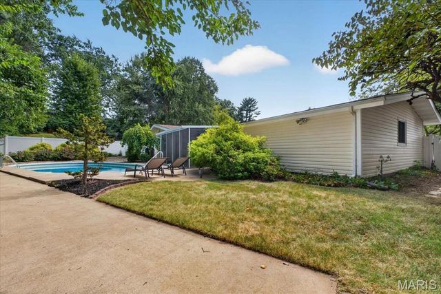 1639 Red Gate Lane, St Louis, MO 63146