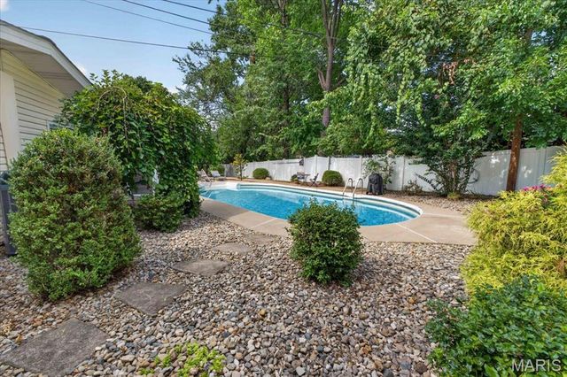 1639 Red Gate Lane, St Louis, MO 63146