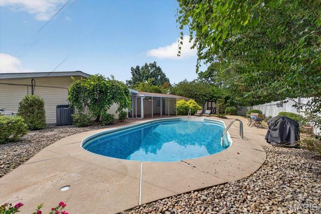 1639 Red Gate Lane, St Louis, MO 63146